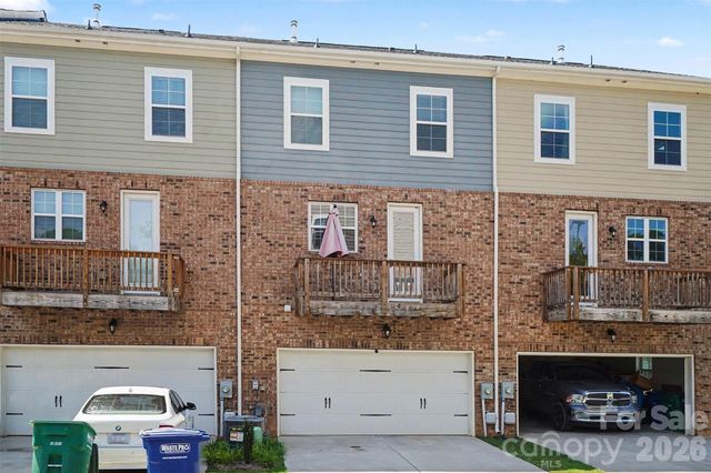 10024 Hemingway Place, Charlotte, NC 28227