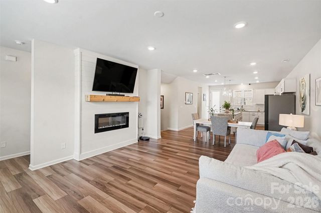 10024 Hemingway Place, Charlotte, NC 28227