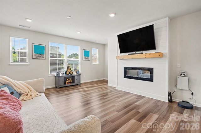 10024 Hemingway Place, Charlotte, NC 28227