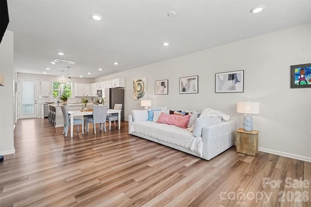 10024 Hemingway Place, Charlotte, NC 28227