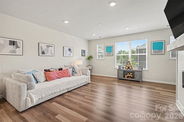 10024 Hemingway Place, Charlotte, NC 28227