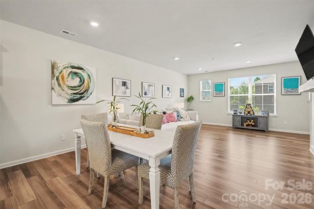 10024 Hemingway Place, Charlotte, NC 28227