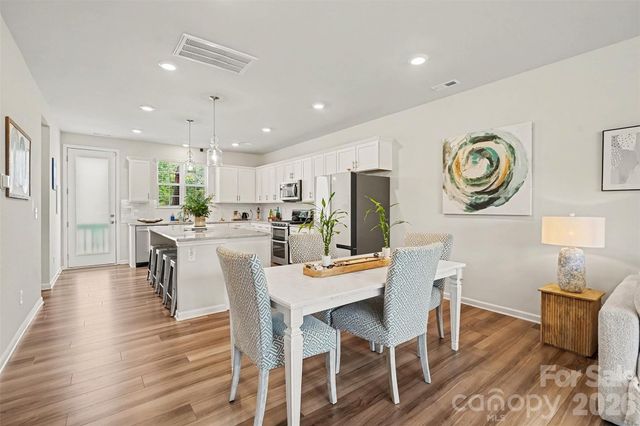 10024 Hemingway Place, Charlotte, NC 28227