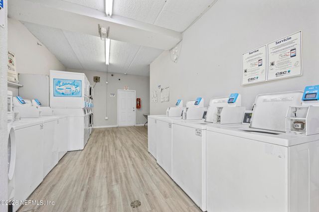 2943 SPRING PARK Road, Jacksonville, FL 32207