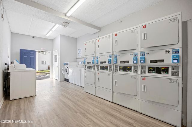 2943 SPRING PARK Road, Jacksonville, FL 32207