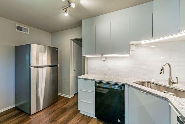 1404 Vancouver Drive, Arlington, TX 76012