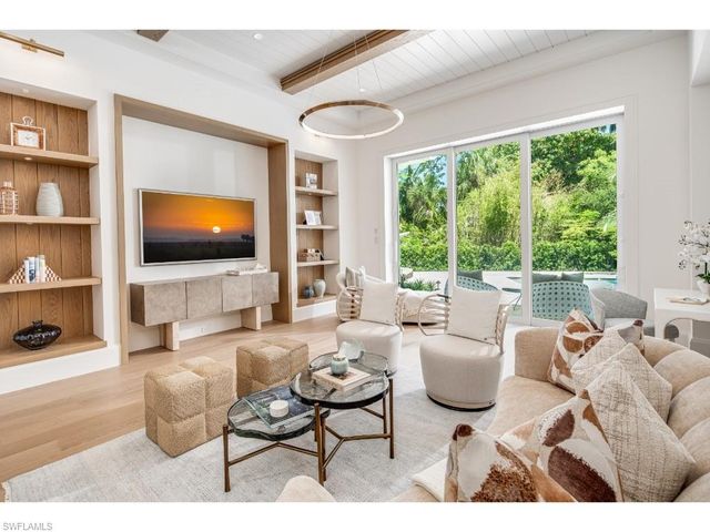 725 Pectin RD, Naples, FL 34102