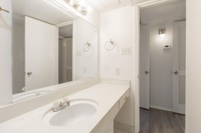 429 N Post Oak Lane 429, Houston, TX 77024