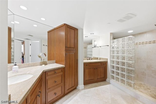 4751 Gulf Shore BLVD N PH7, Naples, FL 34103