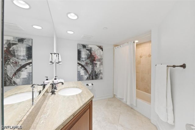 4751 Gulf Shore BLVD N PH7, Naples, FL 34103