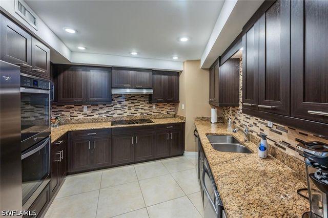 4751 Gulf Shore BLVD N PH7, Naples, FL 34103