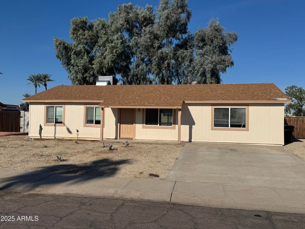 4016 E EUGIE Avenue, Phoenix, AZ 85032