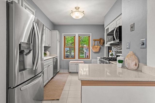 2380 N 115th STREET, Wauwatosa, WI 53226