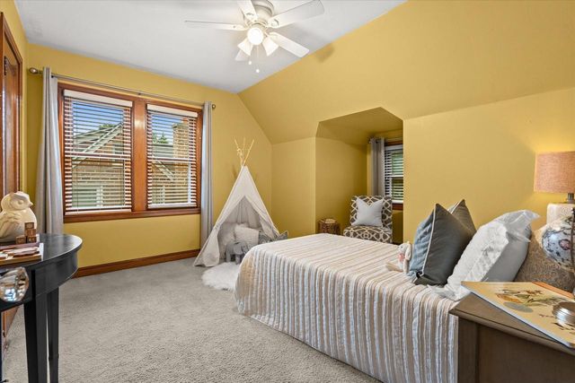 2380 N 115th STREET, Wauwatosa, WI 53226