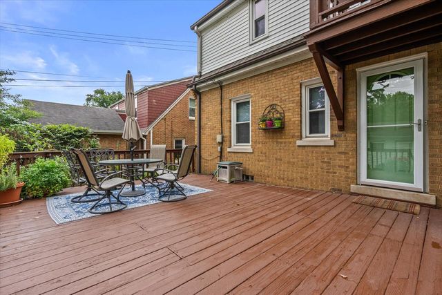 2380 N 115th STREET, Wauwatosa, WI 53226