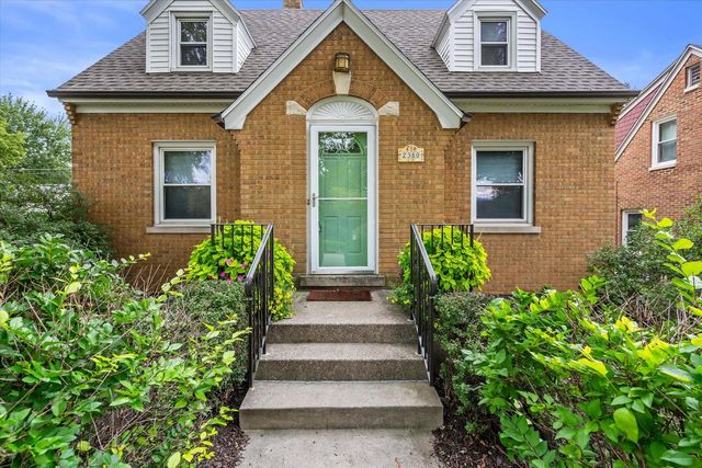 2380 N 115th STREET, Wauwatosa, WI 53226