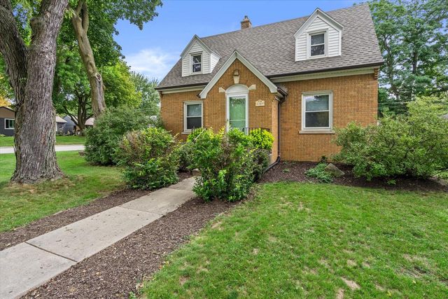 2380 N 115th STREET, Wauwatosa, WI 53226