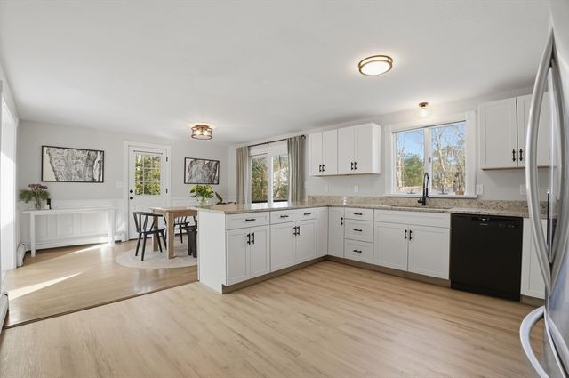 296 Meiggs Backus Rd, Sandwich, MA 02563