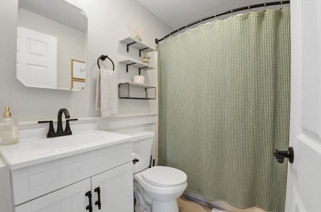 296 Meiggs Backus Rd, Sandwich, MA 02563