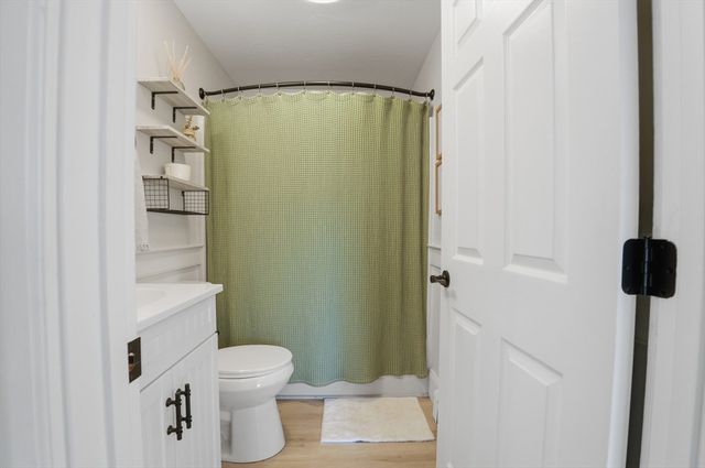 296 Meiggs Backus Rd, Sandwich, MA 02563