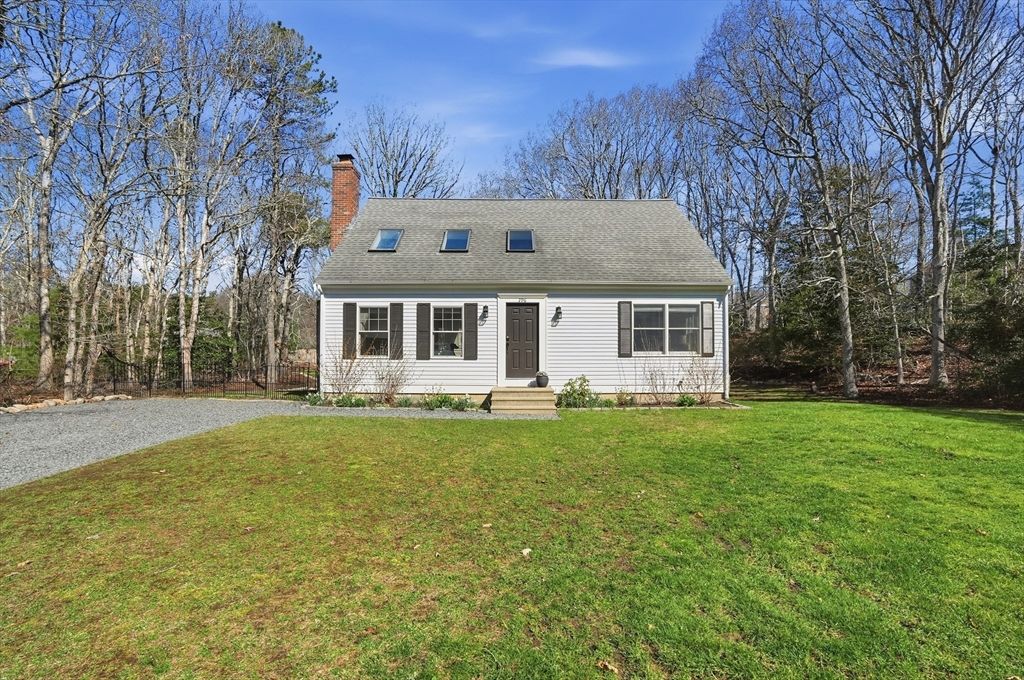 296 Meiggs Backus Rd, Sandwich, MA 02563