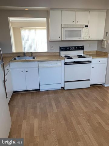 300 SEDGEMOOR SQ, Sterling, VA 20164