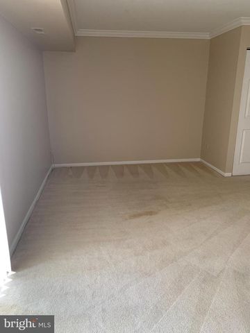 300 SEDGEMOOR SQ, Sterling, VA 20164