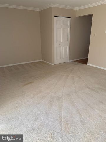 300 SEDGEMOOR SQ, Sterling, VA 20164