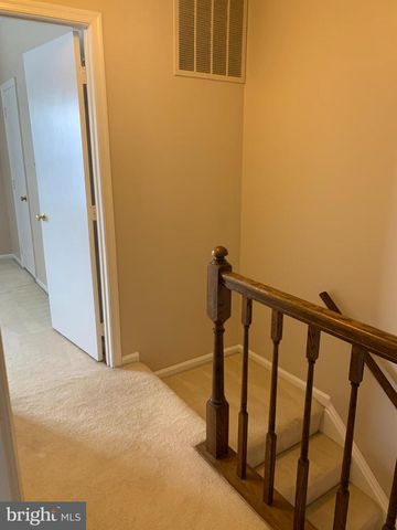 300 SEDGEMOOR SQ, Sterling, VA 20164