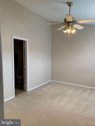 300 SEDGEMOOR SQ, Sterling, VA 20164