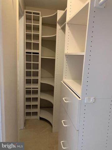 300 SEDGEMOOR SQ, Sterling, VA 20164