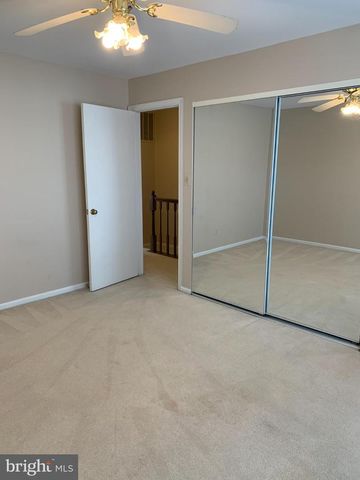 300 SEDGEMOOR SQ, Sterling, VA 20164