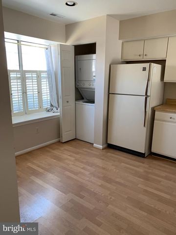 300 SEDGEMOOR SQ, Sterling, VA 20164