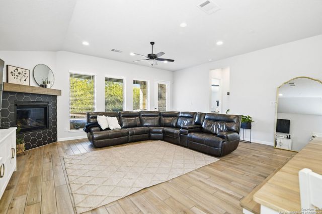 911 Swenson, San Antonio, TX 78245