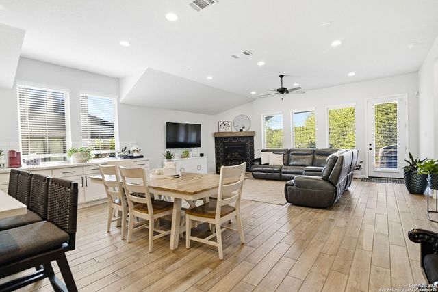 911 Swenson, San Antonio, TX 78245