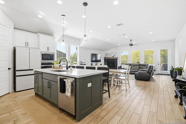 911 Swenson, San Antonio, TX 78245