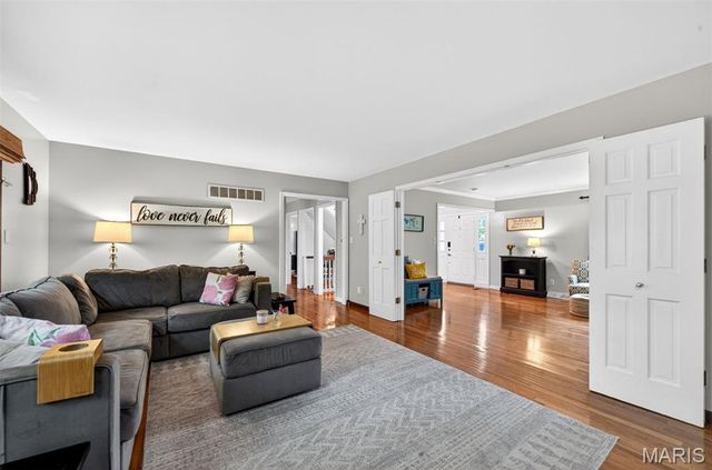 1842 Newburyport Road, Chesterfield, MO 63005