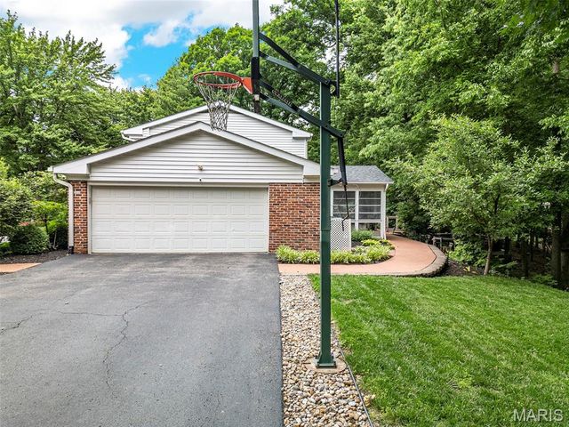 1842 Newburyport Road, Chesterfield, MO 63005