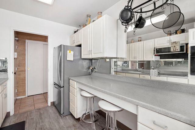 5757 N Sheridan Road 19B, Chicago, IL 60660