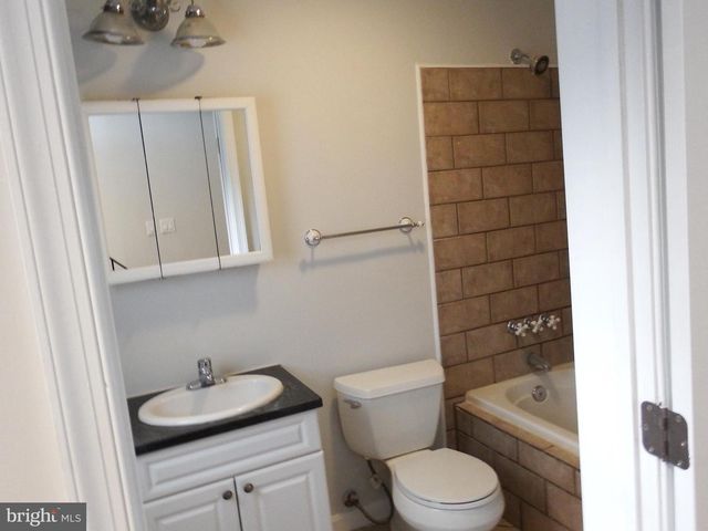 924 S ROBINSON STREET, Baltimore, MD 21224