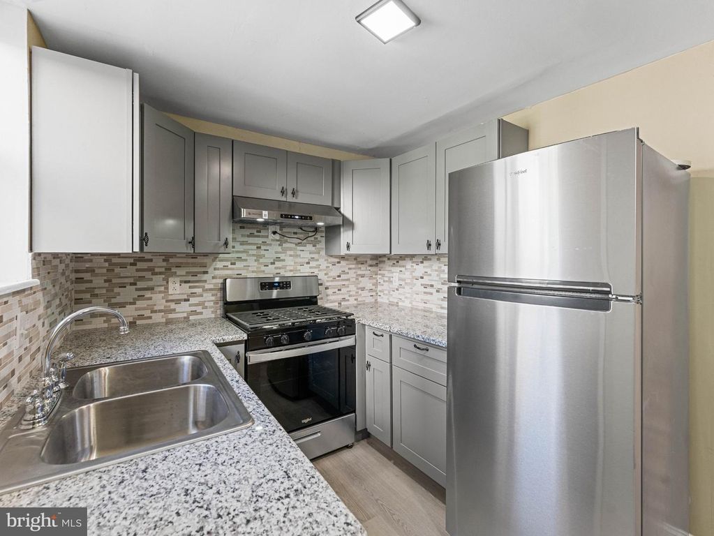 1519 W THOMPSON ST, PHILADELPHIA, PA 19121 — photo 4