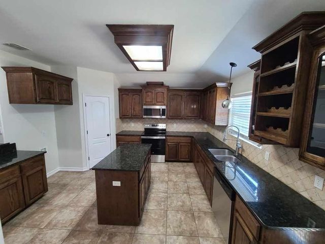 1921 Woodbend Dr, Corpus Christi, TX 78412