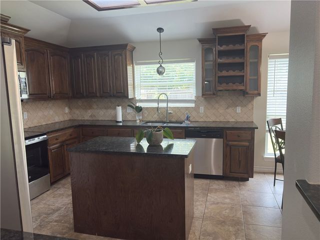 1921 Woodbend Dr, Corpus Christi, TX 78412