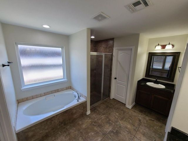 1921 Woodbend Dr, Corpus Christi, TX 78412