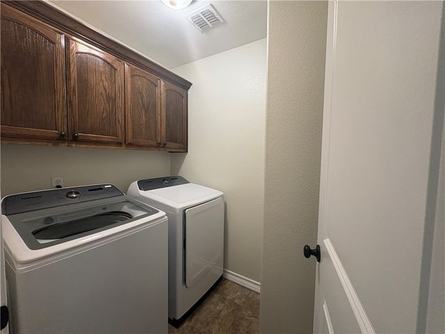 1921 Woodbend Dr, Corpus Christi, TX 78412