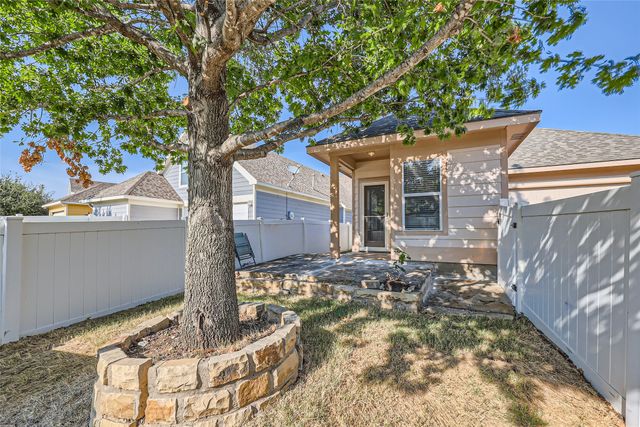 1421 Cherokee Rose Trail, Savannah, TX 76227