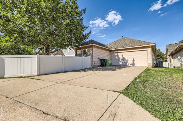 1421 Cherokee Rose Trail, Savannah, TX 76227