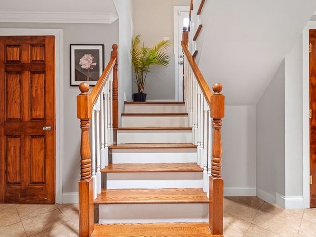 9140 Sycamore Drive, Hickory Hills, IL 60457