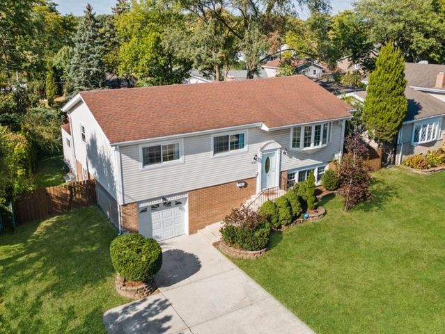 9140 Sycamore Drive, Hickory Hills, IL 60457