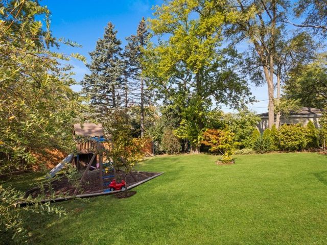 9140 Sycamore Drive, Hickory Hills, IL 60457